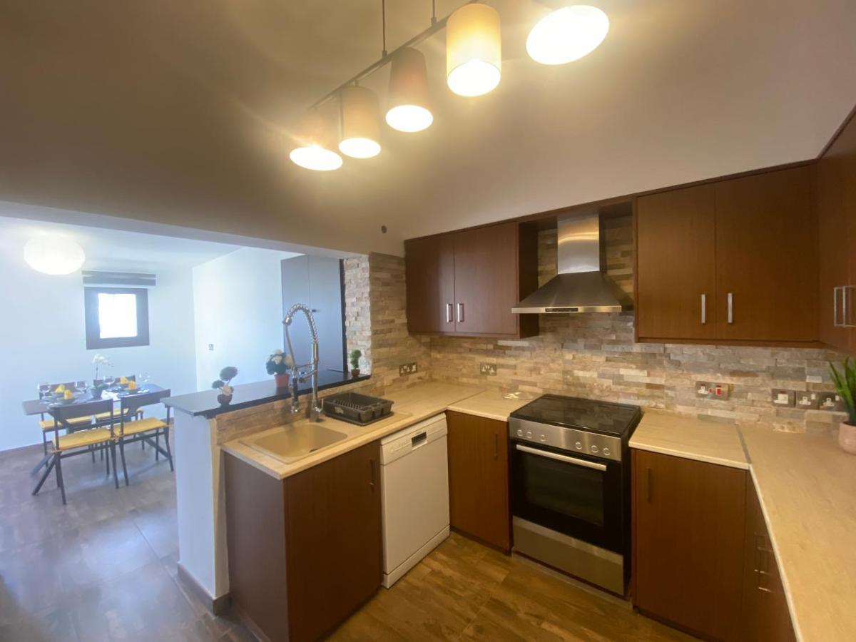 Philip Spacious Apartment Limassol Ngoại thất bức ảnh